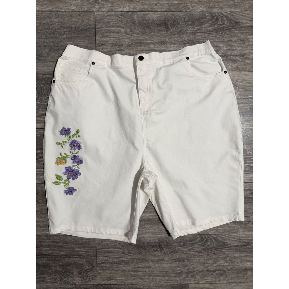 CW Classics Denim Women Shorts 3X White Floral Embroidered Plus Stretch Waist